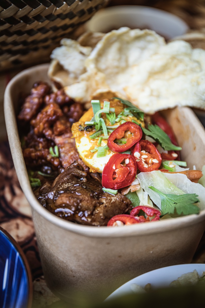 RAMES (1-persoons rijsttafeltje in een bakje)